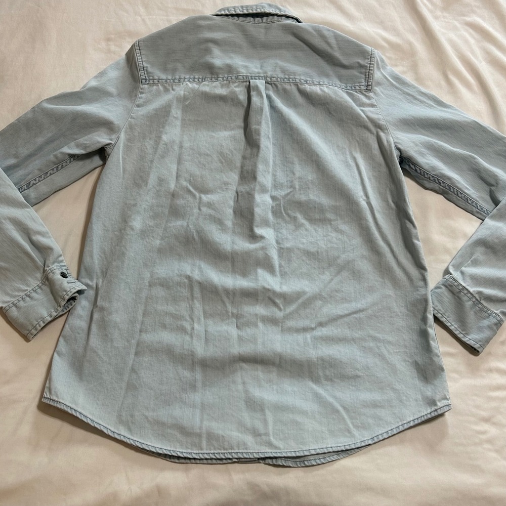 Express Womens Light Wash Denim Button Down Shirt Long Sleeve Cotton Blue Size M - Picture 8 of 8